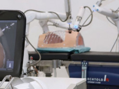 Виртуозы своего дела: инженеры показали, на что способны роботы-хирурги