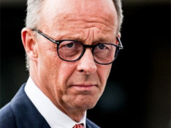 Пропагандистська група Кремля поширює фейк про Мерца, який нібито вбив тюленя і сім'ю білих ведмедів