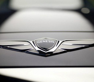 Полностью электрический кроссовер Genesis GV60 заметили за зарядкой