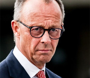 Пропагандистська група Кремля поширює фейк про Мерца, який нібито вбив тюленя і сім'ю білих ведмедів