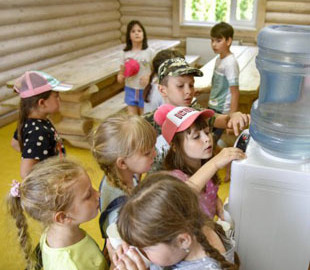 Постраждалі від війни діти з Києва відправились на відпочинок за кордон