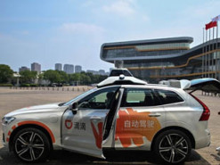 На автомагистралях Китая разрешат испытывать автомобили без водителя