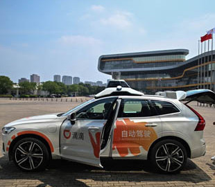 На автомагистралях Китая разрешат испытывать автомобили без водителя