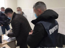 На Рівненщині сімейний лікар виготовляв і збував фальсифіковані COVID-сертифікати