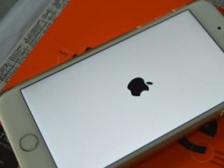Хакер взломал 13 iPhone высокопоставленных лиц