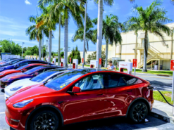 Tesla Model 3 побила рекорд Nissan Leaf і стала найбільш продаваним електромобілем у світі: статистика