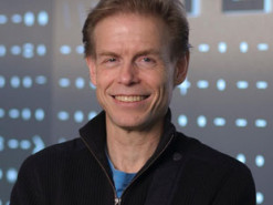 Почему швейцарец Петер Глоор отказал изобретателю интернета