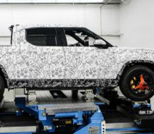 Rivian показала, как тестирует «на удаленке» прототип своего электропикапа