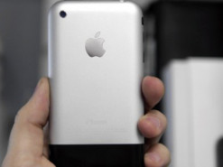 Сравнение iPhone 11 Pro и iPhone 2G