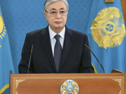 Токаев распорядился начислить всем гражданам Казахстана деньги на 200 смс и 300 минут телефонных разговоров