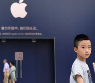 Акционеры обвинили Apple в нарушении прав человека