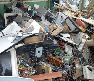 Загарбники у Бородянці викрадали старі телевізори, магнітоли і комп'ютери