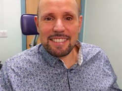 Впервые в мире мужчине установили протез глаза, напечатанный на 3D-принтере