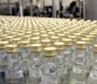 Податківці виявили канал масового збуту через Інтернет фальсифікованої алкогольної продукції