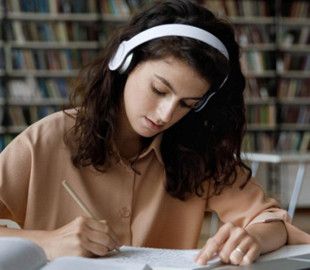 У США студентка подала до суду на університет через звинувачення у використанні ШІ