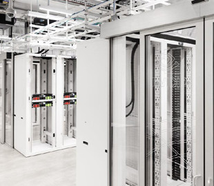 Робот помог построить суперкомпьютер за 20 недель