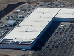 Россиянину в США предъявили обвинение в попытке взломать сеть фабрики Tesla