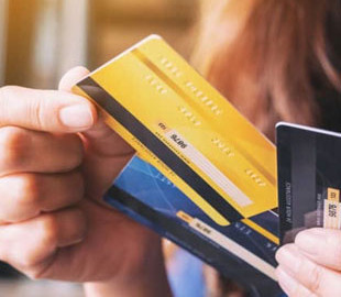 Працівниця моргу розраховувалася картками загиблих військових