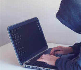 Новорічні пастки шахраїв: які схеми можуть залишити українців без грошей