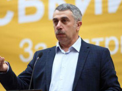 Для быстрой адаптации: Комаровский рассказал, как правильно вести себя с детьми-беженцами