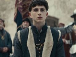 Вышел первый трейлер фильма "Король" от Netflix