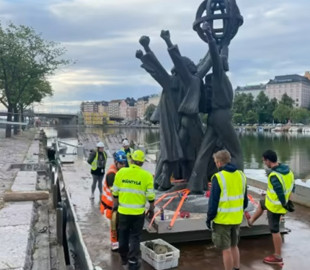 В Гельсінкі демонтували подарований СРСР пам’ятник «Мир у всьому світі»