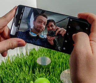 Samsung сломала фронтальную камеру Galaxy S9 в последнем обновлении