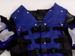 Специалисты Disney представили куртку с имитацией ударов и ползающей змеи