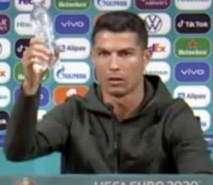 Роналду рассмешил публику в интернете