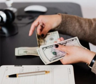 Не більше $5 тис.: у РФ обмежили грошові перекази родичам за кордон