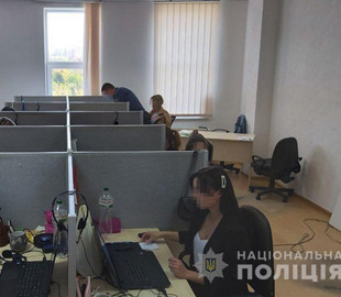 В Киеве "накрыли" два "колл-центра": мошенники звонили людям с угрозами
