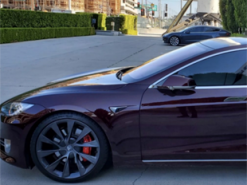 Хакери вивчили прошивку Tesla і знайшли там нові кольори електромобілів