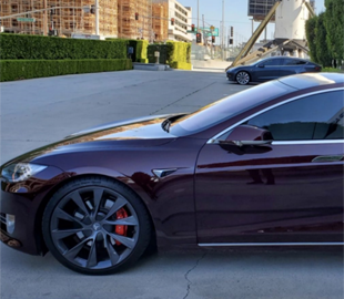 Хакери вивчили прошивку Tesla і знайшли там нові кольори електромобілів