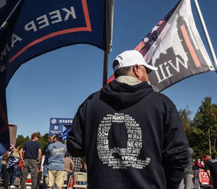 Социальная сеть Facebook заблокировала аккаунты известной теории заговора