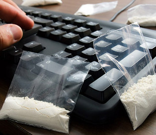 Оперативники разоблачили "рекламщика" интернет-магазинов по продаже наркотиков