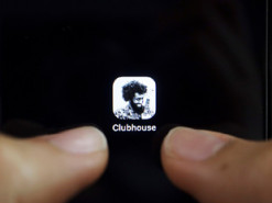 Свой Clubhouse возле дома: Самые смешные мемы о новой популярной соцсети