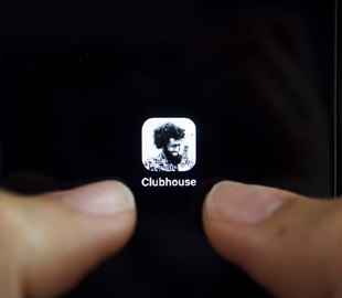 Свой Clubhouse возле дома: Самые смешные мемы о новой популярной соцсети