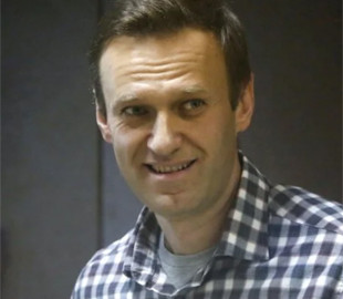 «Не знаю, як жити». У Росії пенсіонера оштрафували на півмільйона рублів за акцію в підтримку Навального