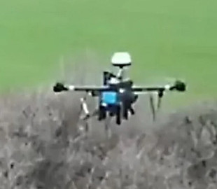 МО України показало випробування безпілотника з кулеметом на борту