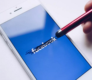 Facebook поймали на слежке за пользователями через камеру во время просмотра ленты