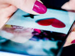 В Україні судитимуть жінку, яка на сайті знайомств виманила у військового понад 54 000 гривень