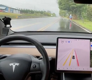 Tesla вводит водителей в заблуждение названием своего автопилота