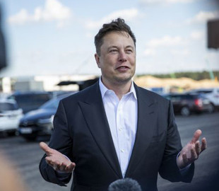 Стоимость Tesla быстро снижается после решения Маска продать часть акций компании