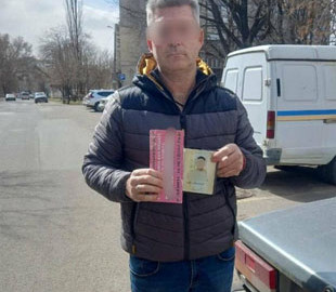 У Миколаєві затримали чоловіка, який знімав на відео блокпости