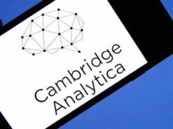 И.о. главы Cambridge Analytica ушел в отставку