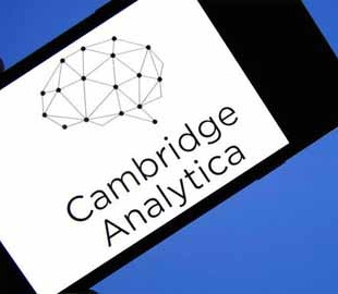 И.о. главы Cambridge Analytica ушел в отставку
