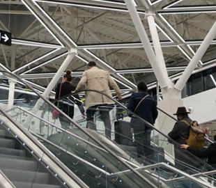 В запорожском аэропорту выявили пассажирок с поддельными сертификатами о вакцинации: им грозит уголовная ответственность