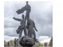 Осадчая предложила передать России второй вариант монумента "дружбы народов"