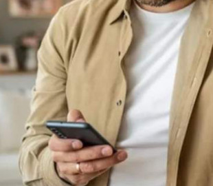 Смартфон може прослуховувати користувачів та повідомляти інформацію Amazon та Google