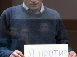 У Москві депутат постав перед судом за згадку про війну